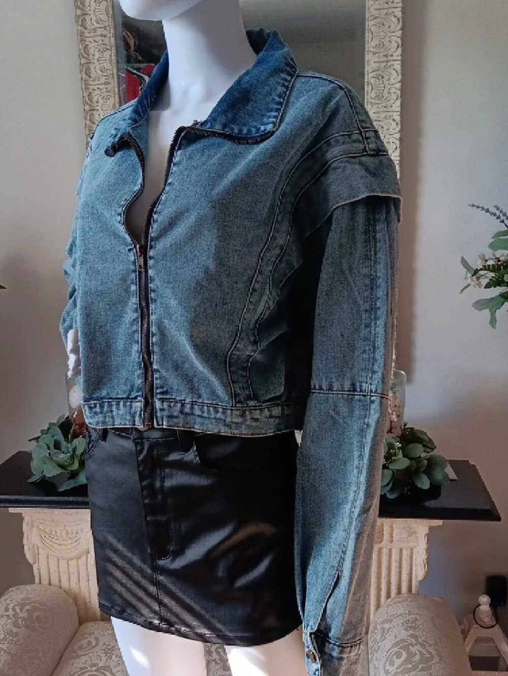 Cropped Blue Denim Zip-Front Jacket - Picture 9 of 16